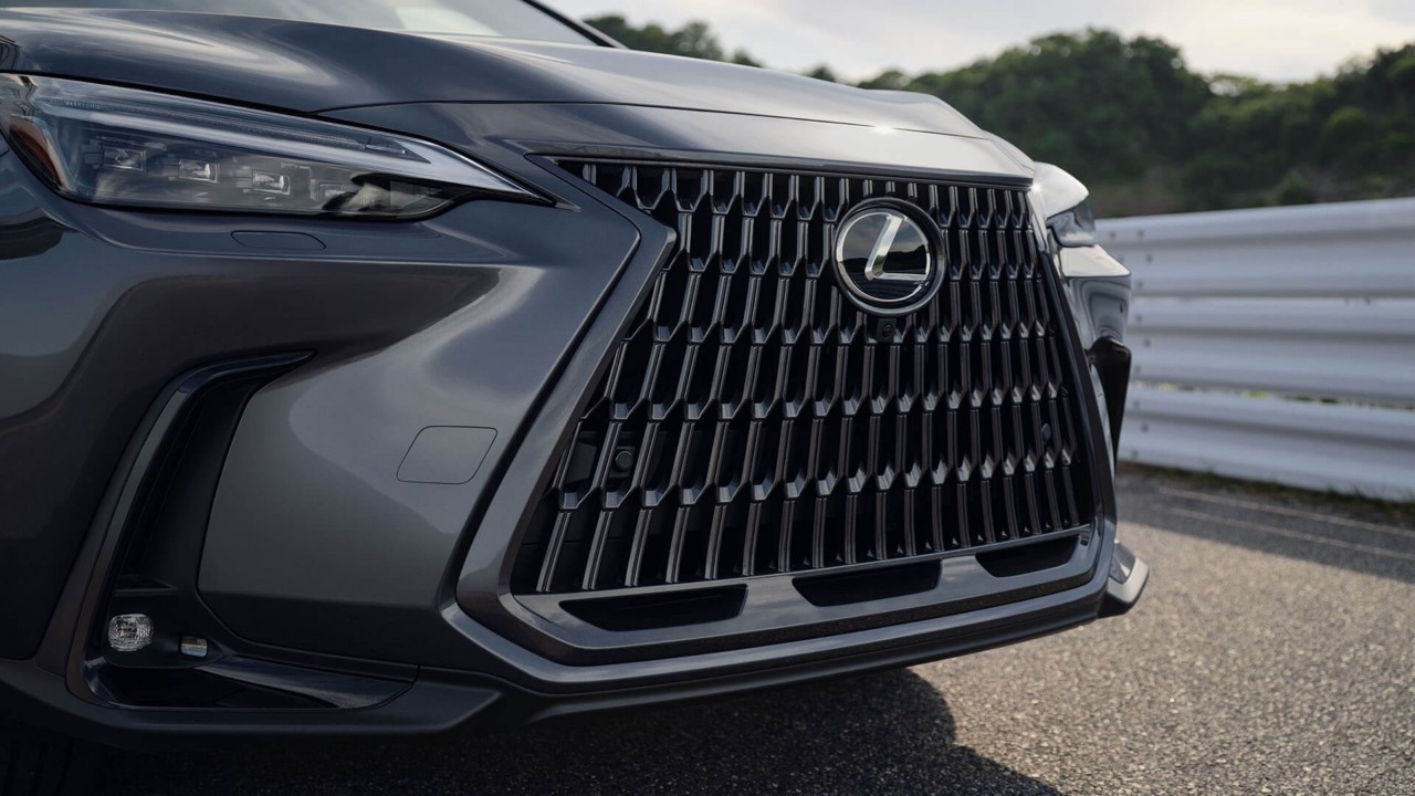 2021-lexus-nx-model-lexus-bold-design-new-signature-grill-1920x1080