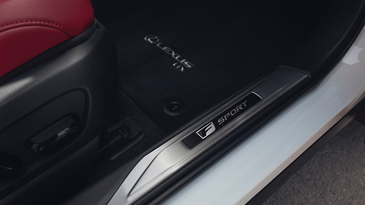  Lexus UX controls