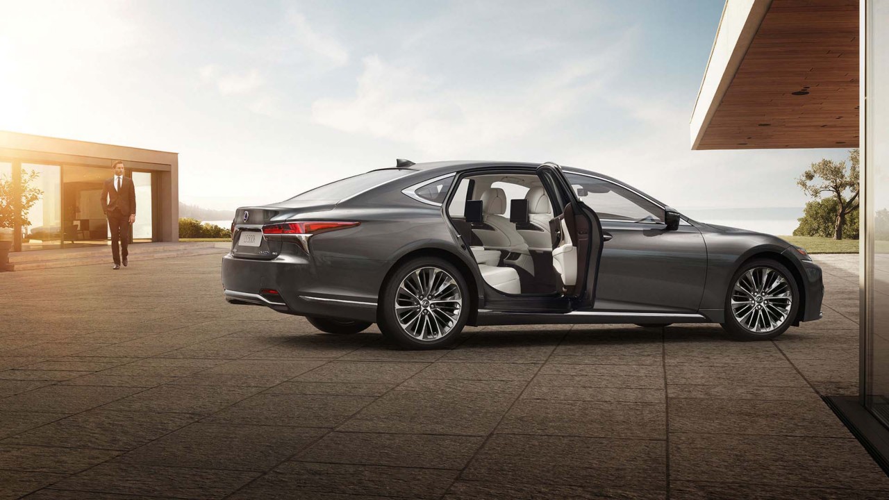 2018-lexus-ls-gallery-lifestyle-001-1920x1080tcm-3154-1191235