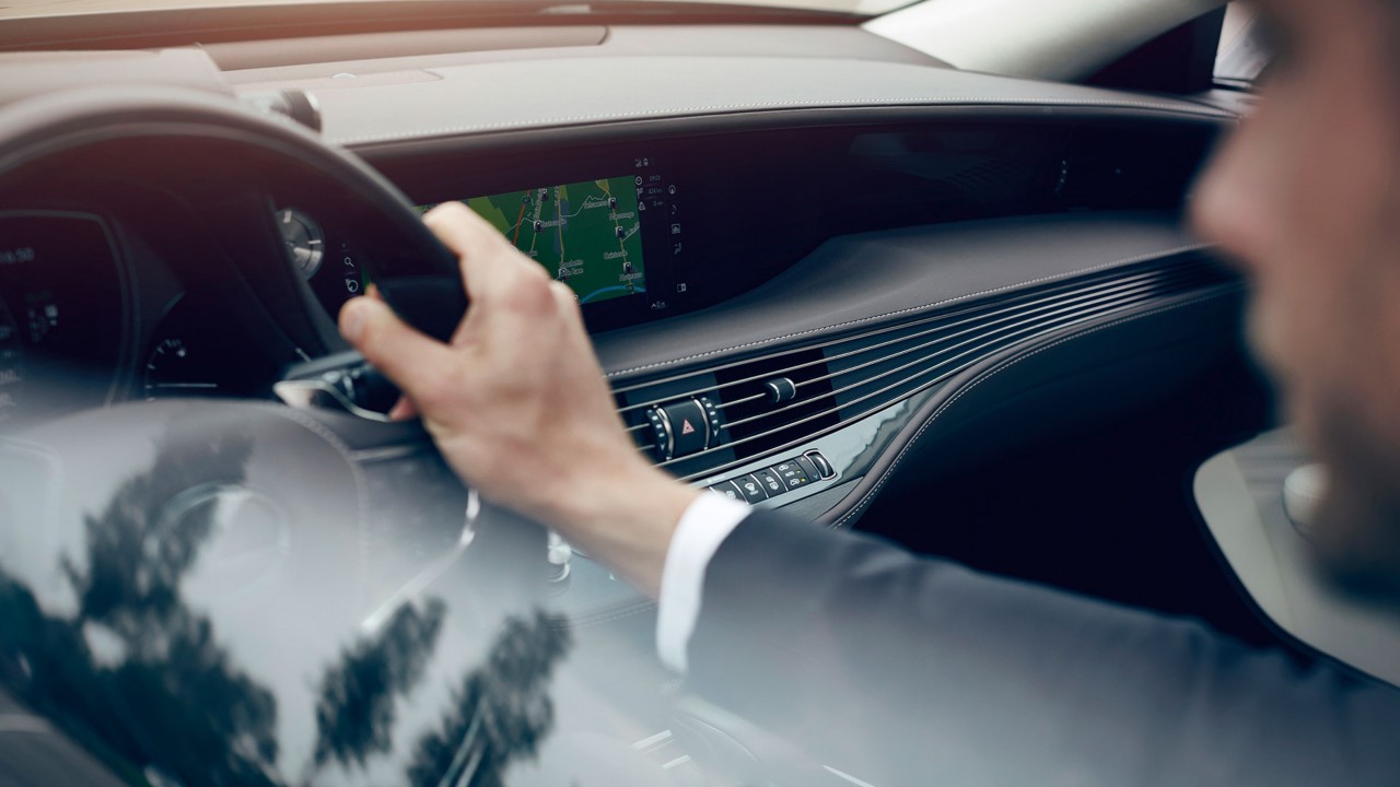 2018-lexus-ls-gallery-lifestyle-002-1920x1080tcm-3154-1191236