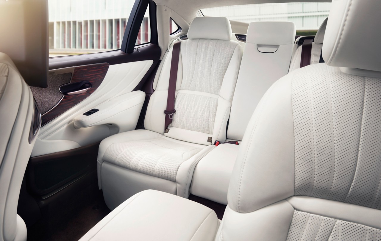LS-28-way-adjustabe-seats-with-shiatsu-massage