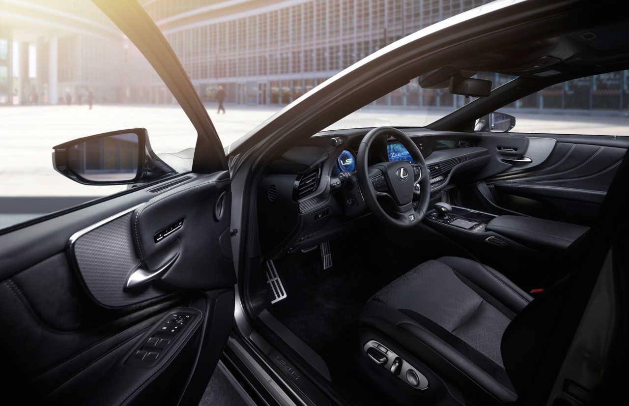 LS-Takumi-crafted-interior